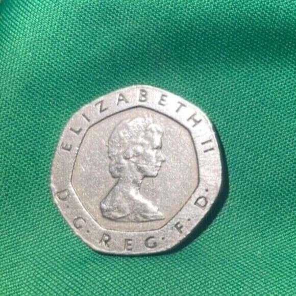 1982 United Kingdom Queen Elizabeth II Kims 20 Pence Coin - Picture 3 of 4